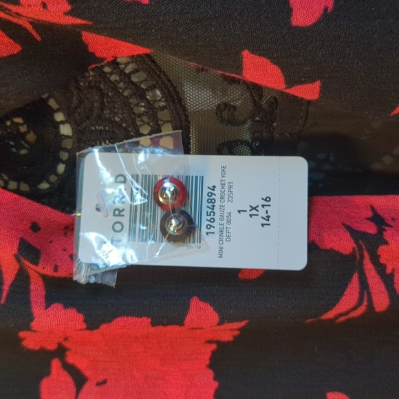 NWT Torrid Black and Red Floral Crinkle Gauze Crochet Dress - Picture 14 of 14